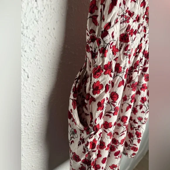 Divided H&M Red Floral Patterned romper - Picture 7 of 8